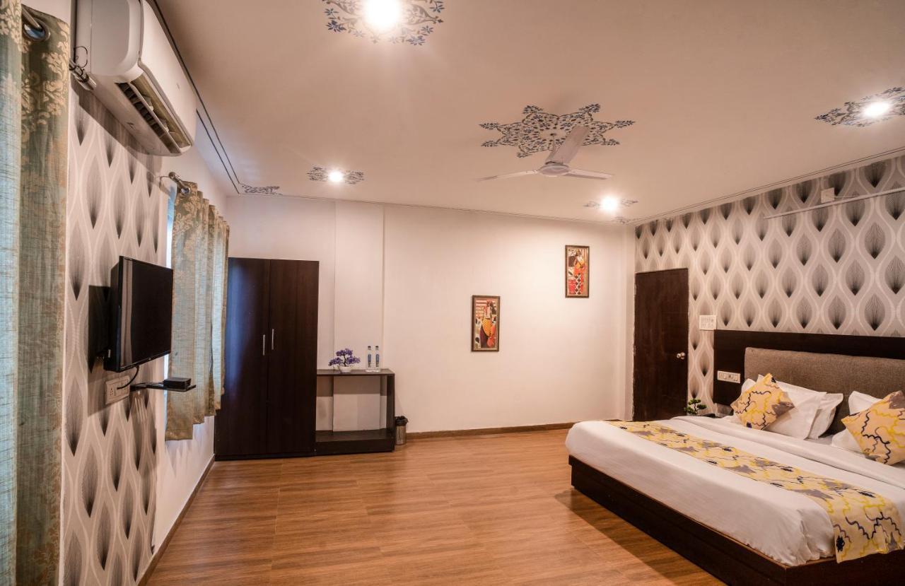 Tripli Hotels Arunoday Palace Udaipur Ngoại thất bức ảnh
