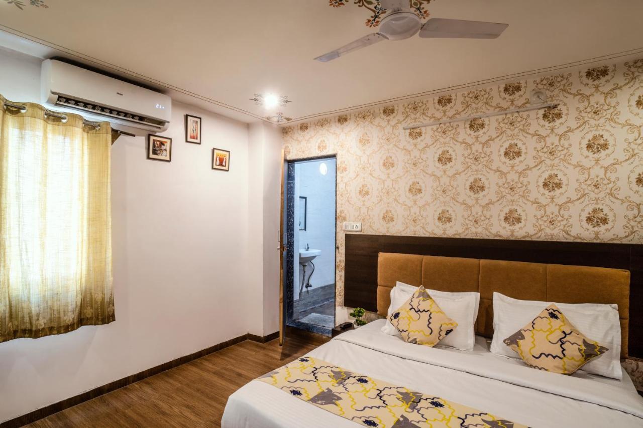 Tripli Hotels Arunoday Palace Udaipur Ngoại thất bức ảnh