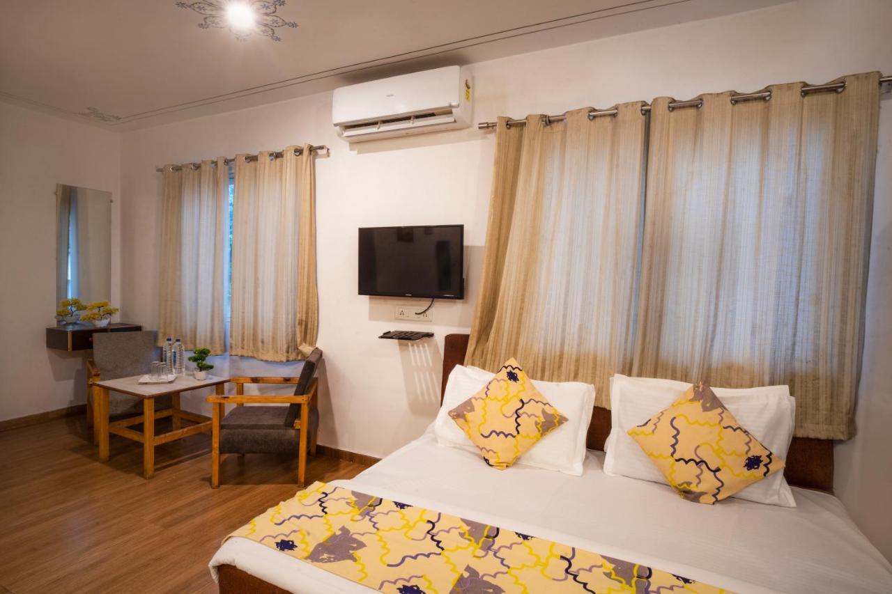Tripli Hotels Arunoday Palace Udaipur Ngoại thất bức ảnh