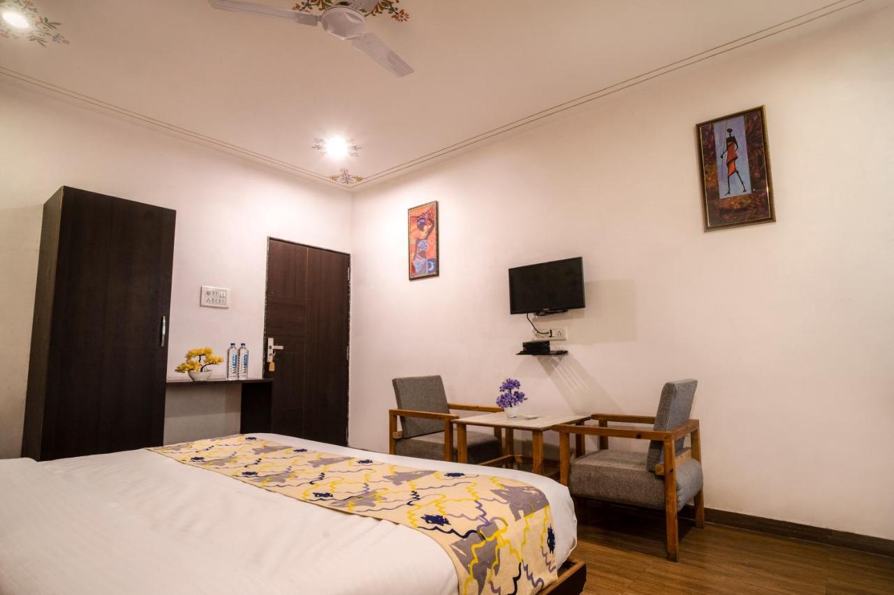 Tripli Hotels Arunoday Palace Udaipur Ngoại thất bức ảnh